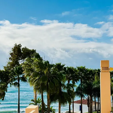 Sunny Sea Oasis -